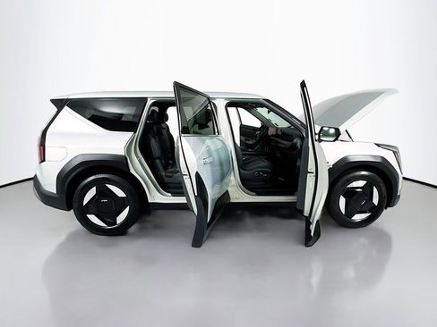 Used 2024 Kia EV9 Light RWD image 27