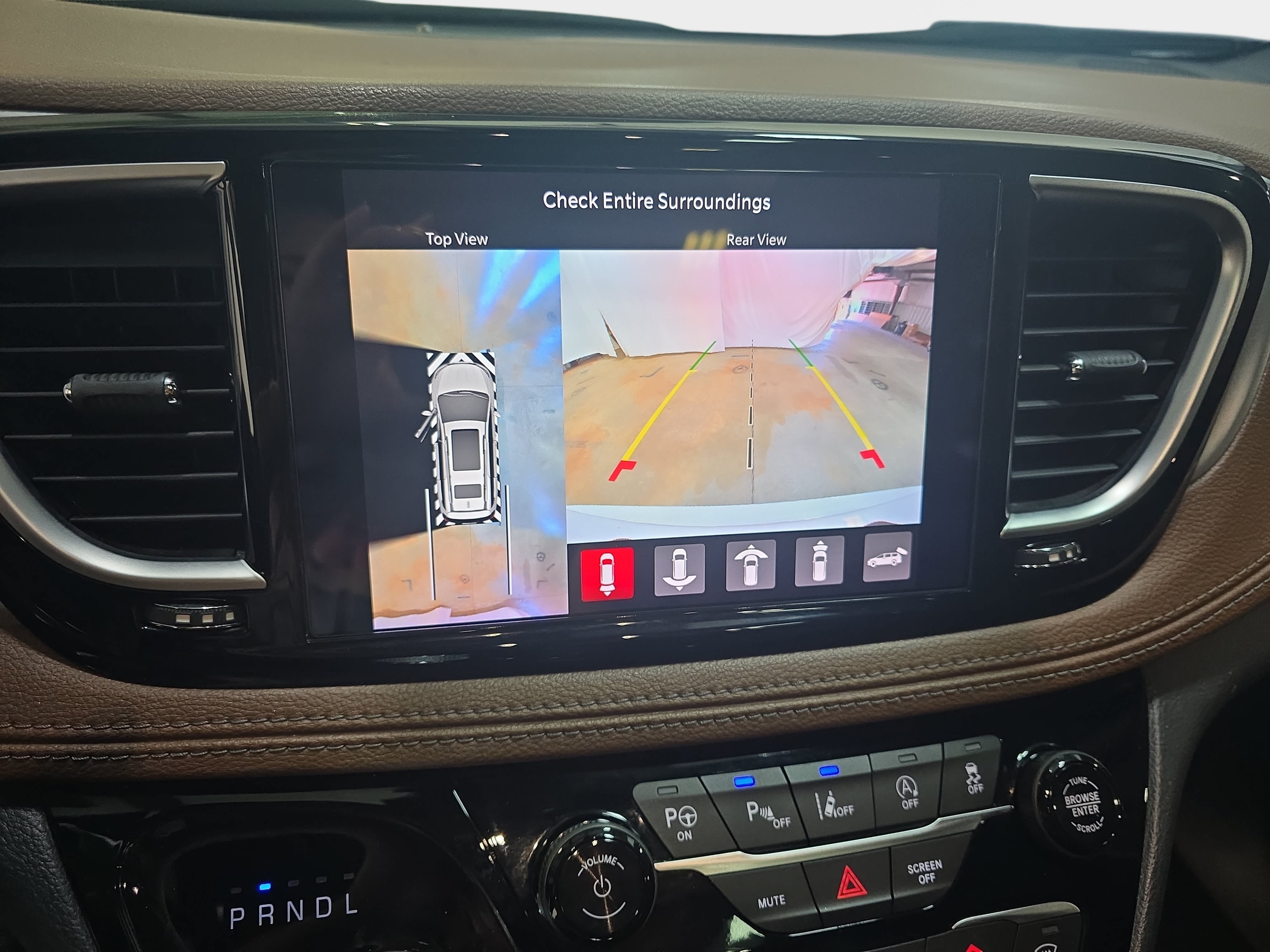 Used 2021 Chrysler Pacifica Limited w/ Uconnect Theater Family Group AWD/4WD image 20