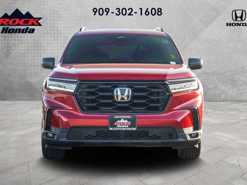 Used 2025 Honda Pilot Sport image 3