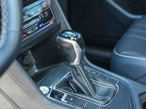 Used 2023 Volkswagen Tiguan SE w/ Panoramic Sunroof Package FWD image 20