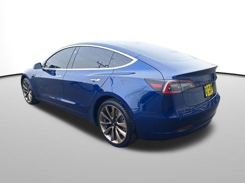 Used 2018 Tesla Model 3 Mid Range image 3