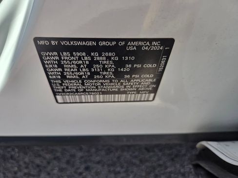 Used 2024 Volkswagen Atlas Peak Edition SE AWD/4WD image 35
