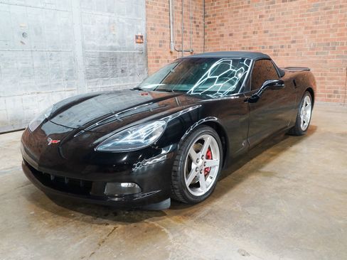 Used 2005 Chevrolet Corvette Convertible w/ Preferred Equipment Group RWD image 7
