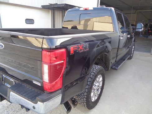 Used 2020 Ford F250 Lariat w/ Chrome Package image 11