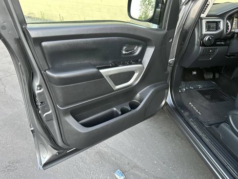 Used 2019 Nissan Titan SV AWD/4WD image 15