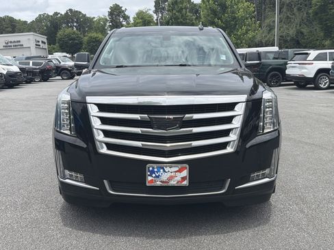 Used 2020 Cadillac Escalade ESV 4WD image 2