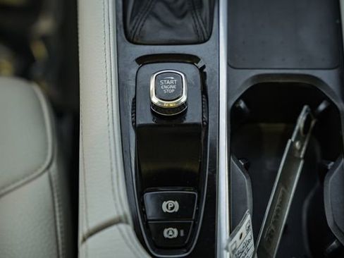 Used 2022 Volvo XC90 T6 Momentum w/ Climate Package image 24