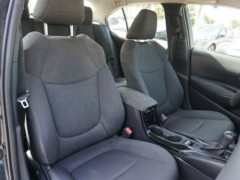 Used 2020 Toyota Corolla LE FWD image 2