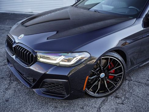 Used 2023 BMW M550i xDrive w/ Dynamic Handling Package image 2