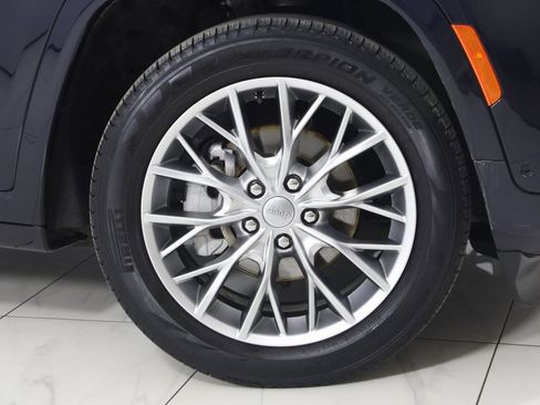 Used 2023 Jeep Grand Cherokee Summit w/ Luxury Tech Group V image 18