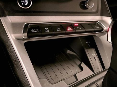 Certified 2025 Audi Q3 2.0T Premium image 33