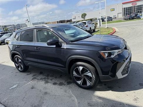 New 2025 Volkswagen Taos SE image 6