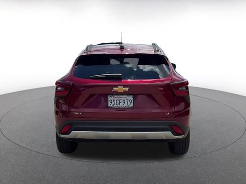Used 2025 Chevrolet Trax LT image 12
