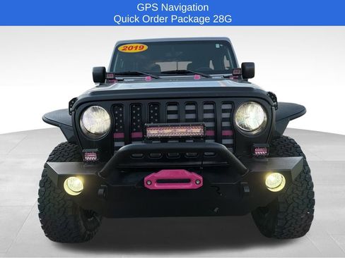 Used 2019 Jeep Wrangler Unlimited Sahara image 2