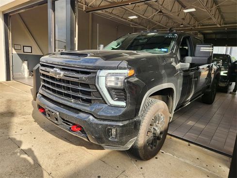 Used 2025 Chevrolet Silverado 2500 LTZ w/ Trail Boss Package AWD/4WD image 3