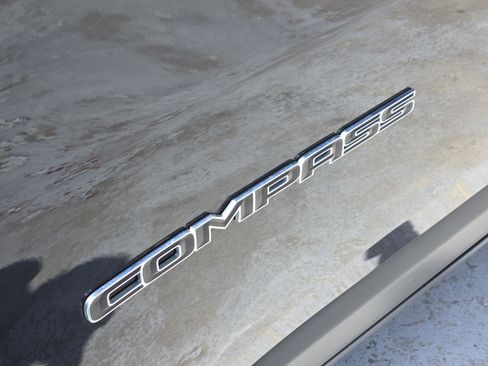 Used 2022 Jeep Compass Limited image 12