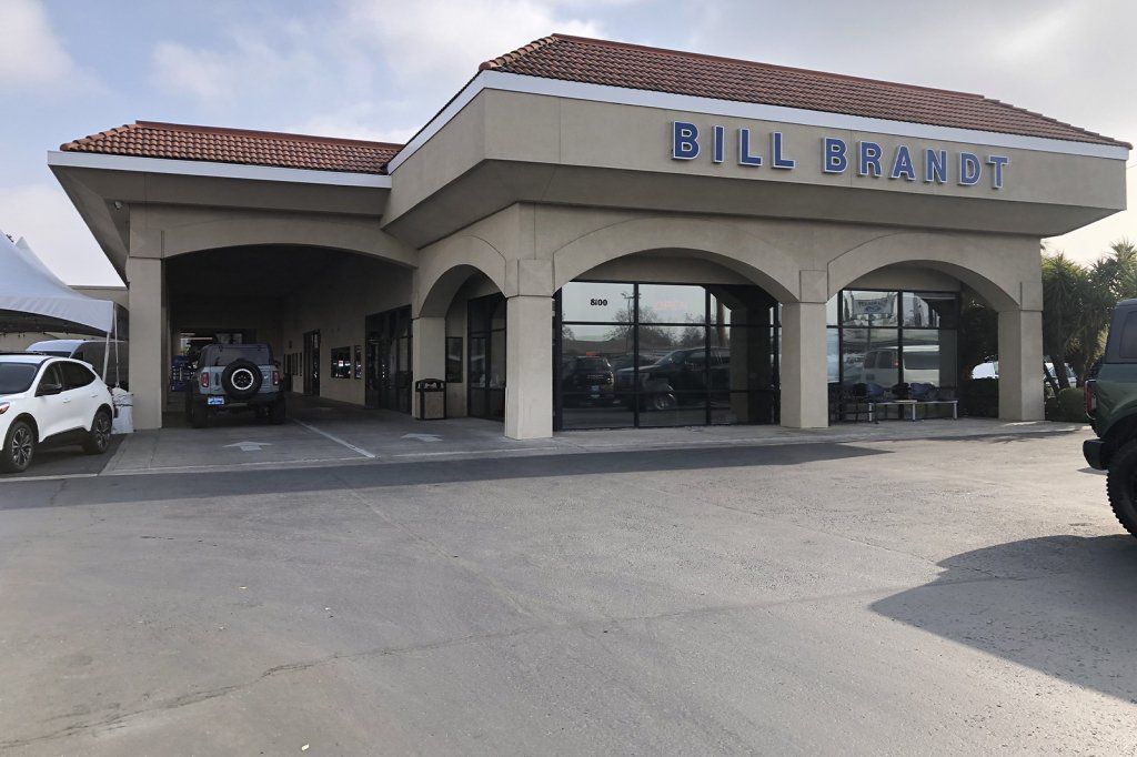 Used 2023 Chevrolet Bolt LT w/ Infotainment Package FWD image 29