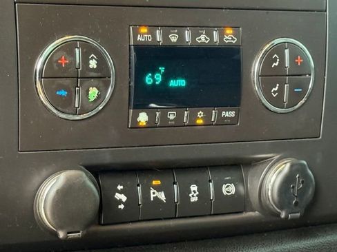 Used 2014 GMC Sierra 2500 SLE w/ HD SLE Premium Package image 22