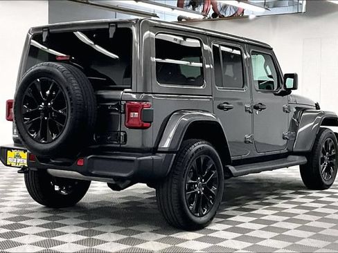 Used 2025 Jeep Wrangler Unlimited Sahara AWD/4WD image 14