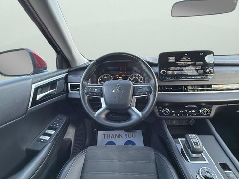 Used 2024 Mitsubishi Outlander SE image 13