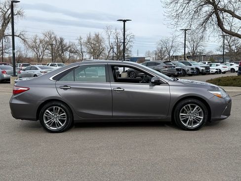 Used 2015 Toyota Camry LE image 3