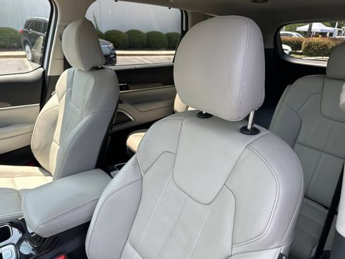 Used 2020 Kia Telluride EX w/ EX Premium Package AWD/4WD image 23
