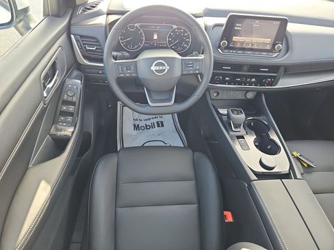 Used 2026 Nissan Rogue SV w/ SV Premium Package image 29