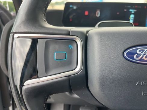 Used 2025 Ford Expedition Platinum AWD/4WD image 22