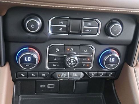 Used 2023 Chevrolet Tahoe High Country AWD/4WD image 11