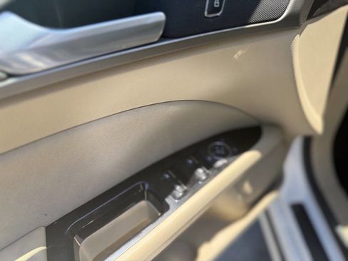 Used 2014 Ford Fusion SE FWD image 10
