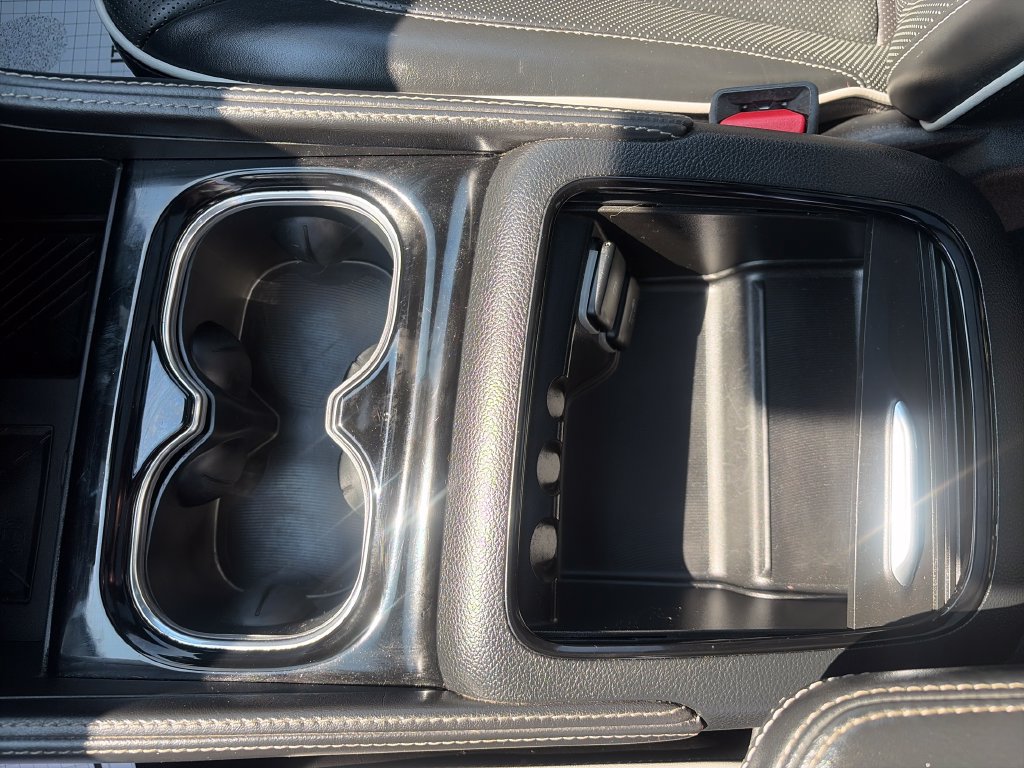Used 2025 Chrysler Pacifica Limited FWD image 27