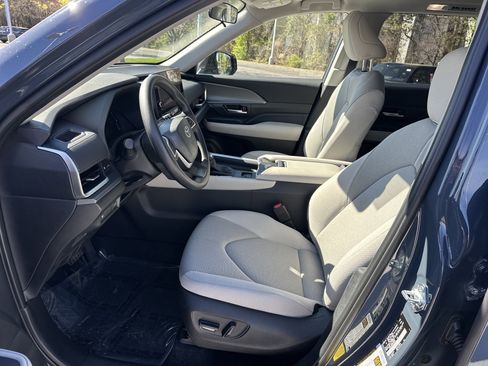 Used 2025 Toyota Grand Highlander LE image 16