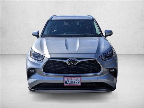 Used 2022 Toyota Highlander Platinum image 2