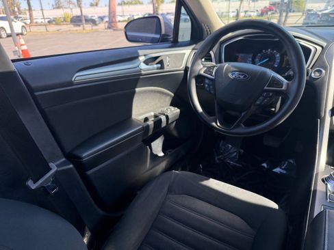 Used 2020 Ford Fusion SE image 17