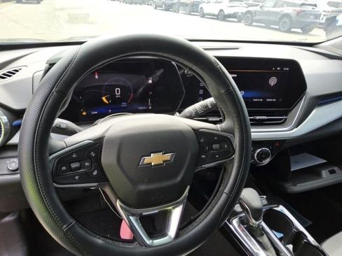 Used 2025 Chevrolet Trax LT w/ Driver Confidence Package FWD image 5