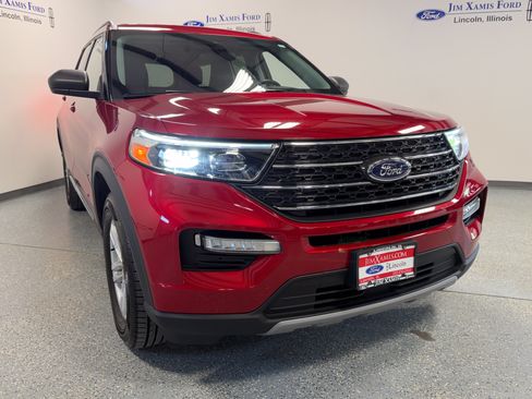 Used 2024 Ford Explorer XLT w/ Equipment Group 202A AWD/4WD image 32