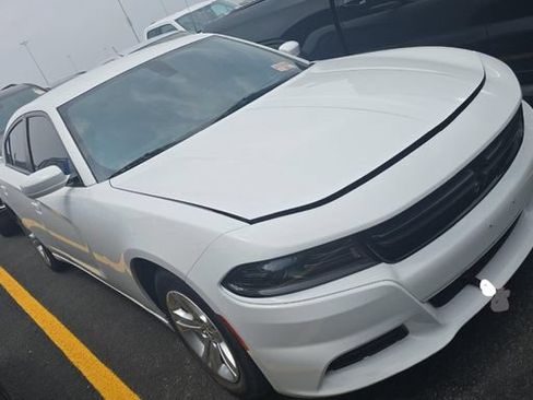 Used 2022 Dodge Charger SXT RWD image 2