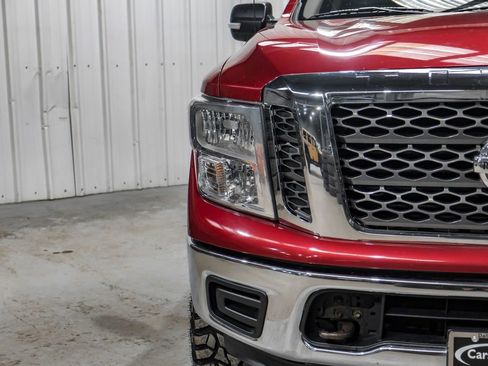 Used 2017 Nissan Titan SV image 44