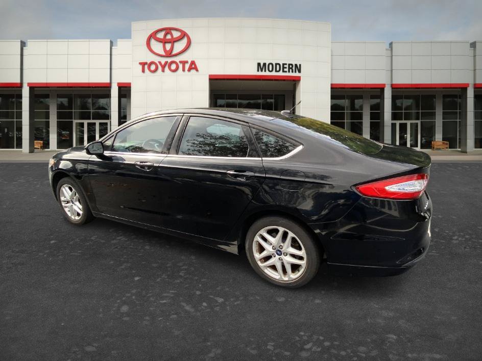 Used 2016 Ford Fusion SE FWD image 12