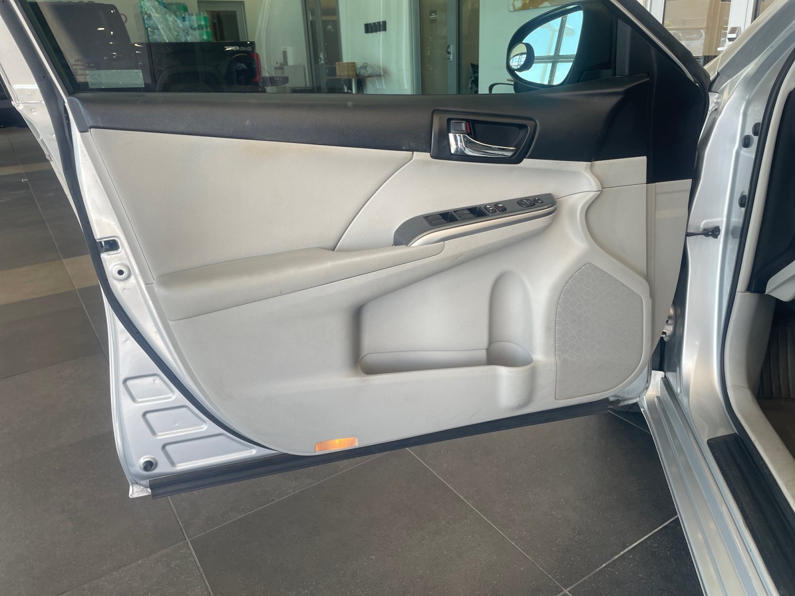 Used 2013 Toyota Camry XLE w/ Convenience Pkg FWD image 13
