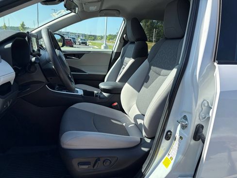 Used 2022 Toyota RAV4 XLE FWD image 26