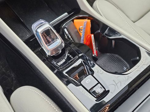 Used 2023 Volvo XC40 B5 Plus w/ Climate Package image 6