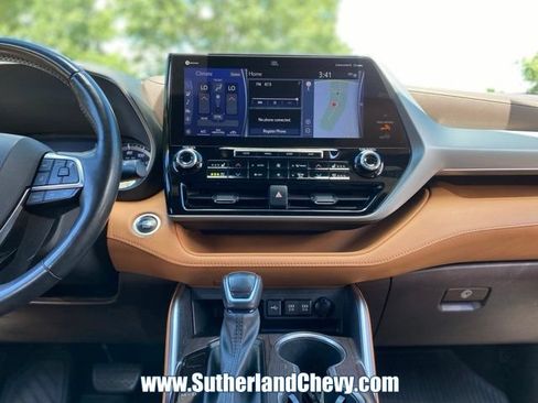 Used 2021 Toyota Highlander Platinum AWD/4WD image 25