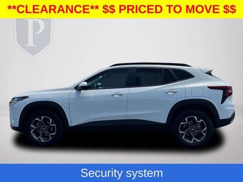 Used 2025 Chevrolet Trax LT FWD image 12