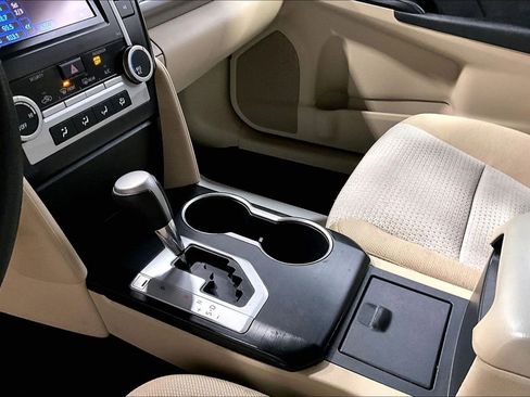 Used 2012 Toyota Camry LE image 17