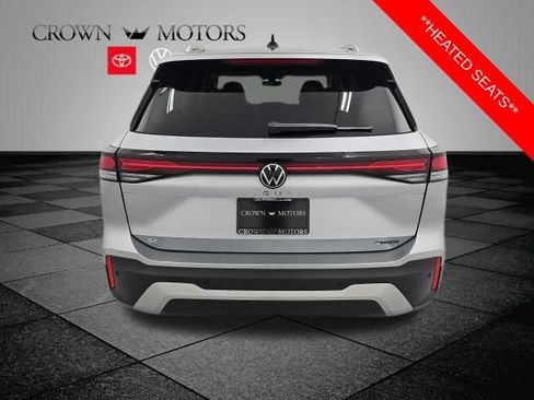 Used 2025 Volkswagen Tiguan SE AWD/4WD image 5