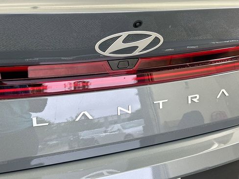New 2026 Hyundai Elantra Limited FWD image 21