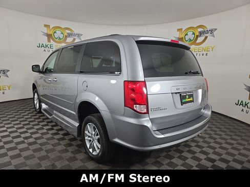 Used 2016 Dodge Grand Caravan SXT w/ UConnect Hands-Free Group image 7