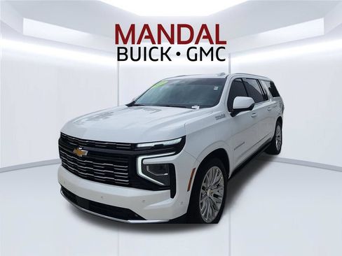 Used 2025 Chevrolet Suburban High Country AWD/4WD image 1