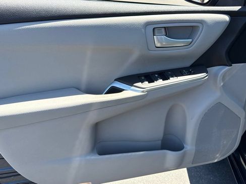Used 2016 Toyota Camry LE FWD image 17